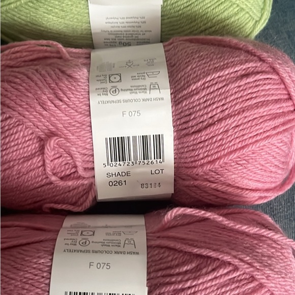 Yarn Brand New - Picture 2 of 2